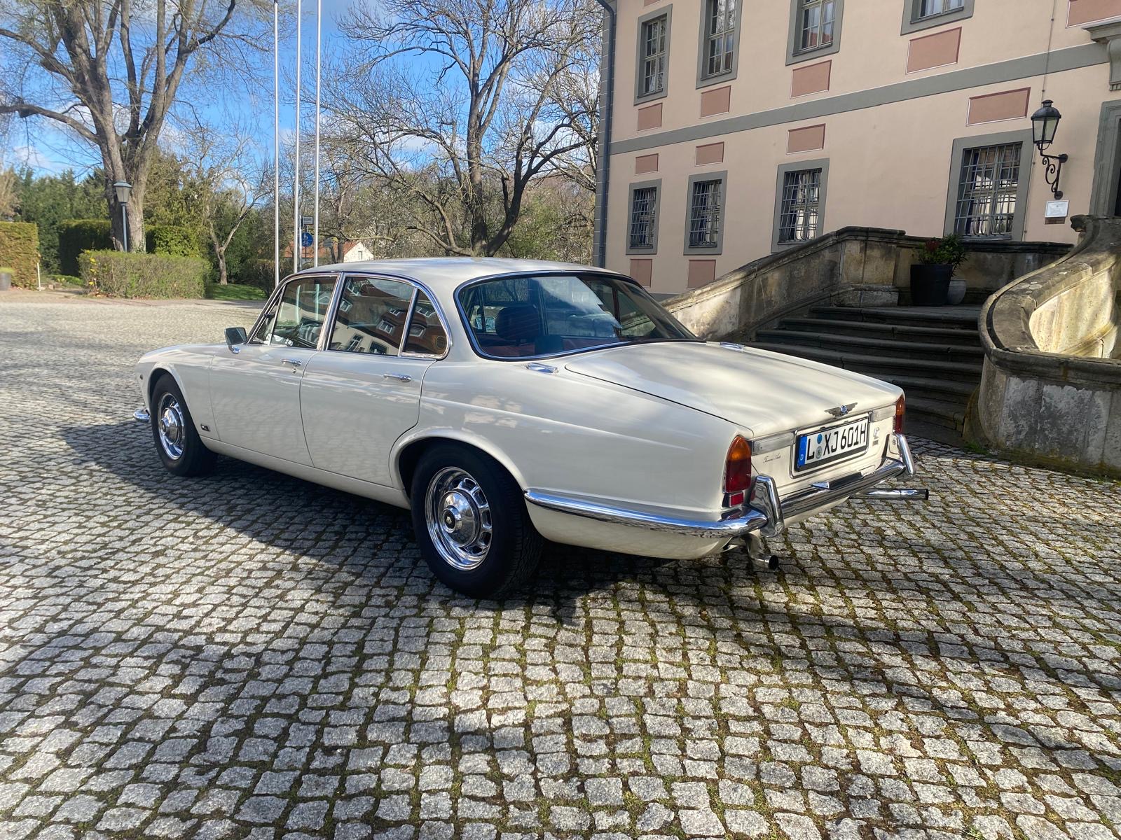 Jaguar XJ6 Serie 1 – Heck links