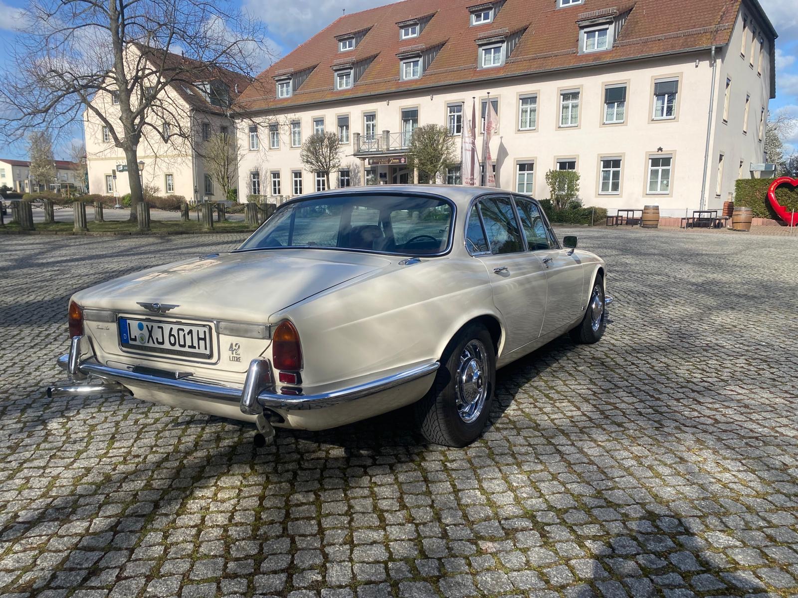 Jaguar XJ6 Serie 1 – Heck rechts