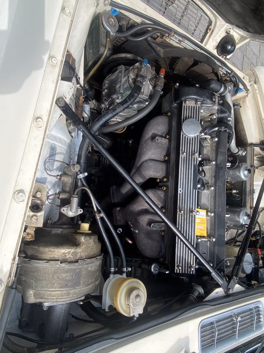 4,2-Liter-Motorraum